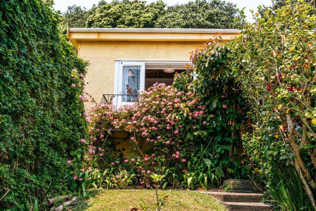 Sunshine Cottage By The Sea - Stay Waiheke Onetangi ภายนอก รูปภาพ